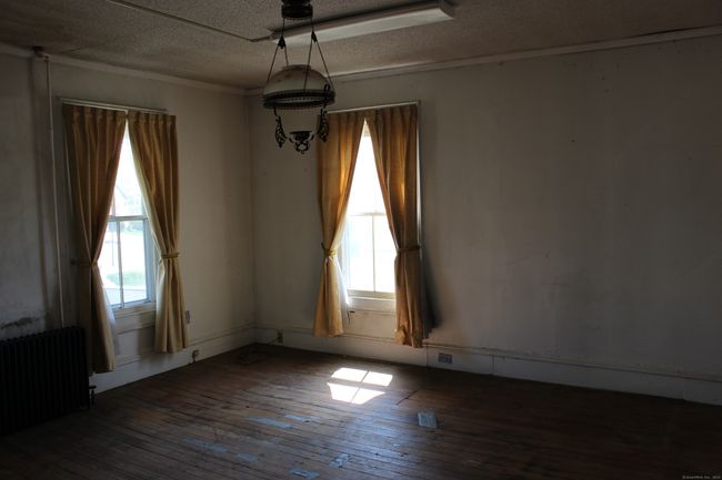 107 Whiting St, Home with 0 bedrooms, 2 bathrooms and null parking in Plainville CT | Image 18