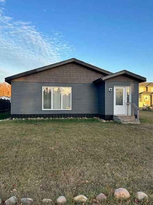 4417 Luken Ave, Hardisty, AB, T0B | Card Image