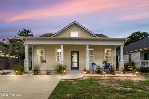 115 Ne 25th St, Oak Island, NC, 28465-6226 | Card Image