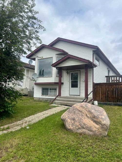 10518 72 Ave, Grande Prairie, AB, T8W2S6 | Card Image