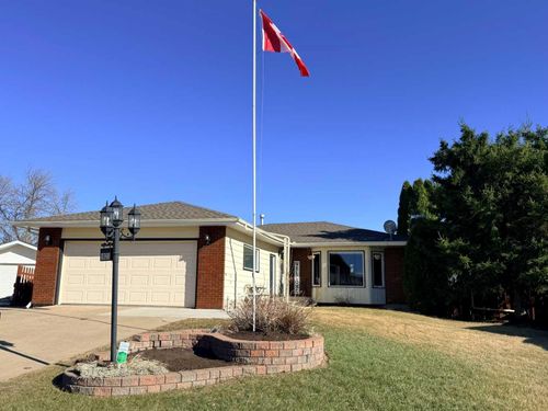1621 4 Ave, Wainwright, AB, T9W1J3 | Card Image