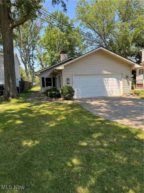 23900 Hedgewood Ave, Westlake, OH, 44145-4305 | Card Image