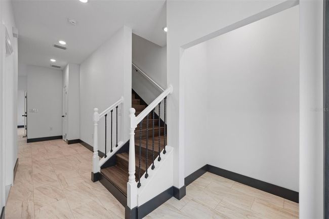 8421 Marlanas Pl, House other with 5 bedrooms, 3 bathrooms and null parking in Tampa FL | Image 5