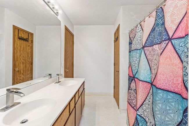 Upper level full bathroom | Image 13
