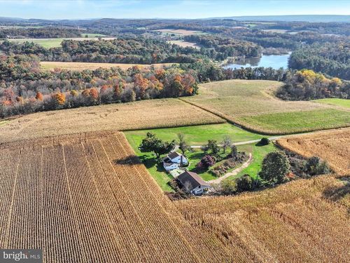 389 Sweet Arrow Lake Rd, PINE GROVE, PA, 17963-9475 | Card Image