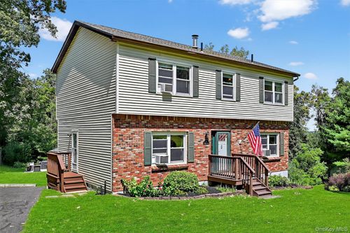 82 Hillside Dr, Marlboro, NY, 12542-5315 | Card Image