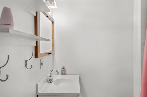 184 W Loop Rd, Elmore, VT, 05661-2139 | Card Image