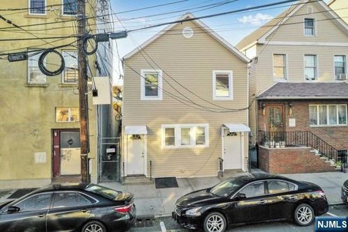 402 N 3rd St, East Newark, NJ, 07029-2984 | Card Image