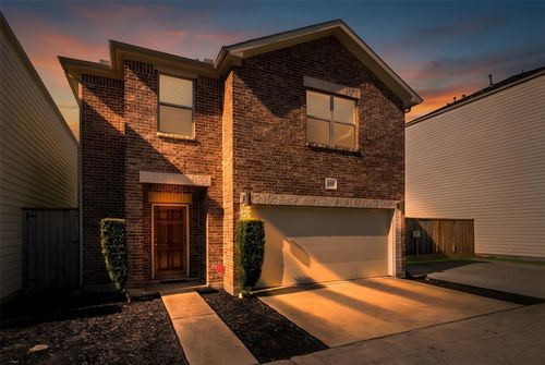 3719 Main Aspen Dr, Houston, TX, 77025-1453 | Card Image