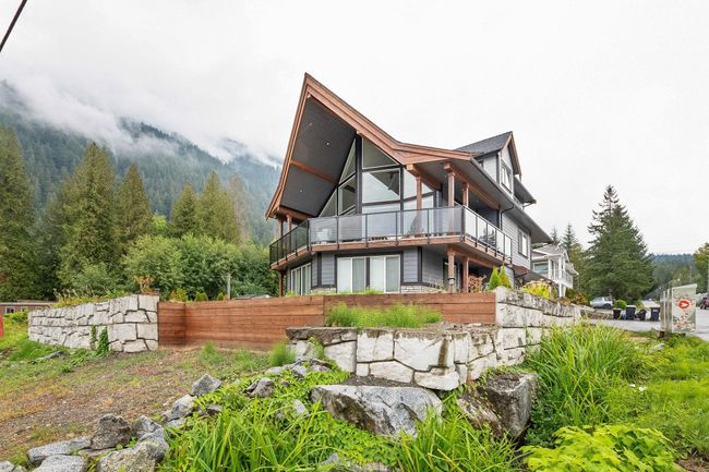 66616 Kawkawa Lake Road, House other with 4 bedrooms, 3 bathrooms and 6 parking in Hope BC | Image 2