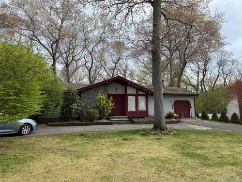 6 Loretta Ct, Coram, NY, 11727-3104 | Card Image