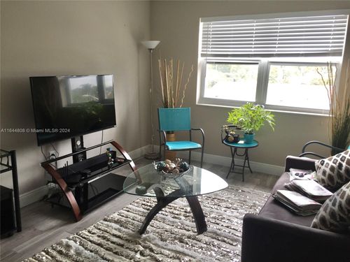 apt-401-3075 Nw 7th St, Miami, FL, 33125-4246 | Card Image