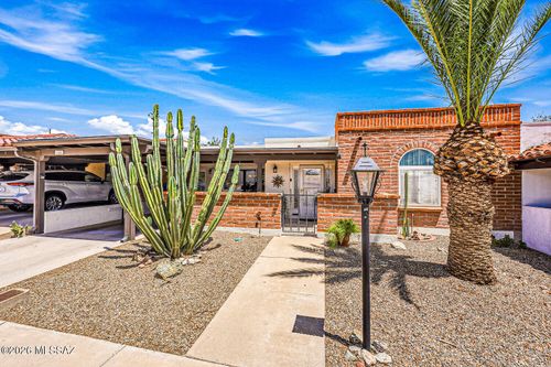 158 W Los Robles, Green Valley, AZ, 85614-2615 | Card Image