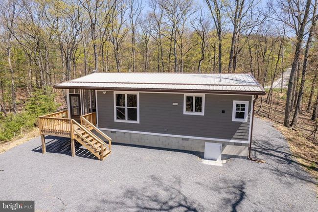 275 Oak Forest Ln, House other with 2 bedrooms, 2 bathrooms and null parking in BERKELEY SPRINGS WV | Image 5