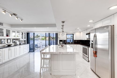 19-16503 Ne 27th Pl, North Miami Beach, FL, 33160-4041 | Card Image