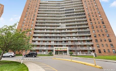 5H - 61-25 98th Street, Home with 2 bedrooms, 1 bathrooms and null parking in Rego Park NY | Image 2