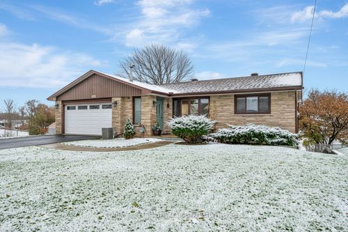 212 Main St, Deseronto, ON, K0K1X0 | Card Image