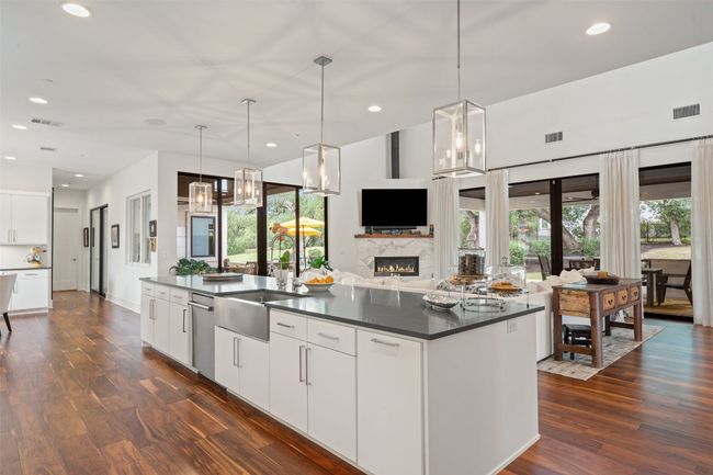 Impeccably designed kitchen with high-end finishes and pro-level function. | Image 17