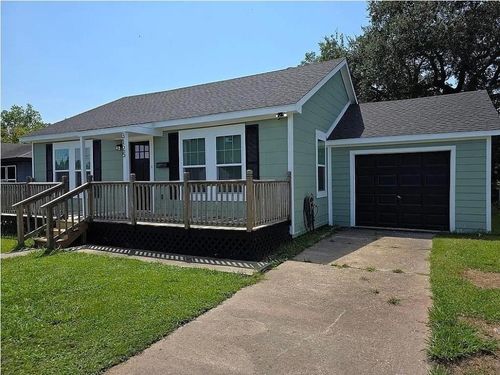 3125 South Dr, Groves, TX, 77619-4418 | Card Image