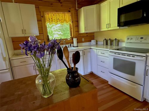 978 Claryville Road, Neversink, NY, 12725 | Card Image