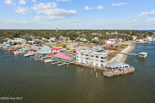 233 Ne 70 Th St, House other with 3 bedrooms, 2 bathrooms and null parking in Oak Island NC | Image 78