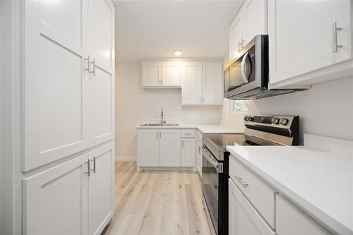 711 Sidnor St, Alvin, TX, 77511-2168 | Card Image