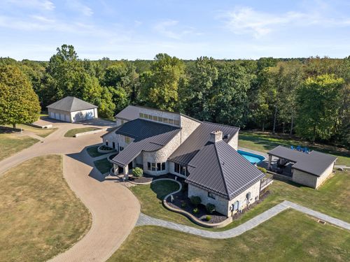 17980 Gambier Rd, Mount Vernon, OH, 43050-8574 | Card Image
