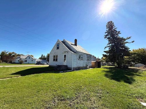 221 Minnesota Ave E, Sebeka, MN, 56477-5002 | Card Image
