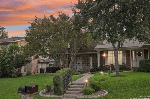 na-3219 Castledale Dr, San Antonio, TX, 78230-3901 | Card Image