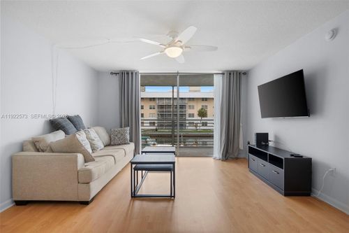 212-3551 Ne 169th St, North Miami Beach, FL, 33160-3269 | Card Image