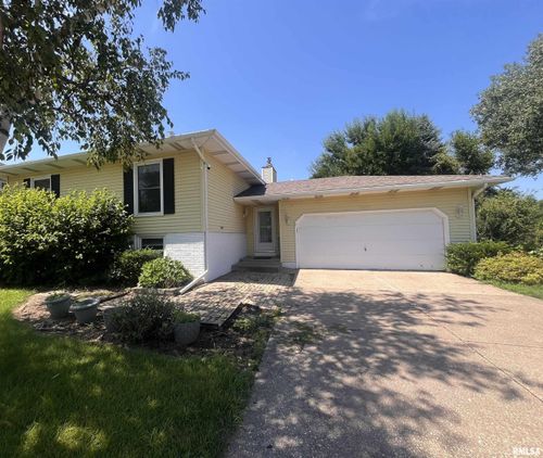 3840 Wakonda Dr, Bettendorf, IA, 52722-1844 | Card Image