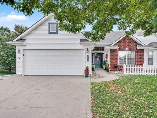 3213 Devonshire Dr, Platte City, MO, 64079-7247 | Card Image