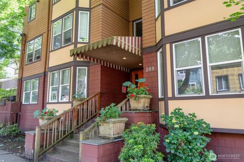 304-209 N 39th St, Seattle, WA, 98103-8579 | Card Image