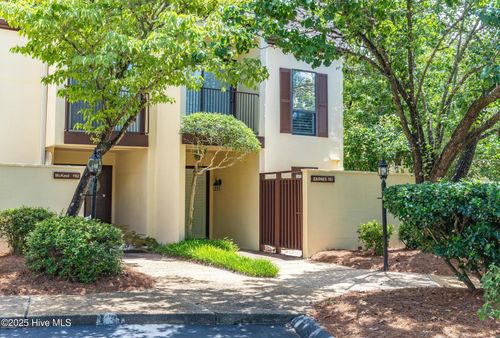 151 Beaufort Ct, Morehead City, NC, 28557-9697 | Card Image