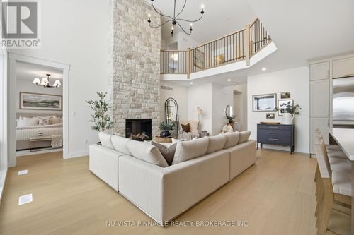 202 Harvest Lane, Dorchester, ON, N0L1G2 | Card Image