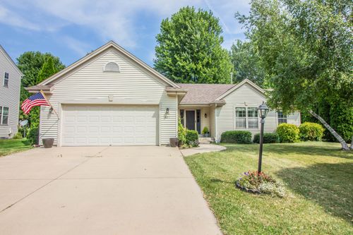 621 Bridlewood Ln, Watertown, WI, 53094-5914 | Card Image