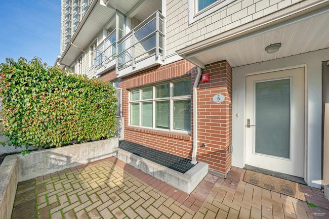 TH5 - 271 Francis Way, Townhouse with 3 bedrooms, 2 bathrooms and 2 parking in New Westminster BC | Image 2
