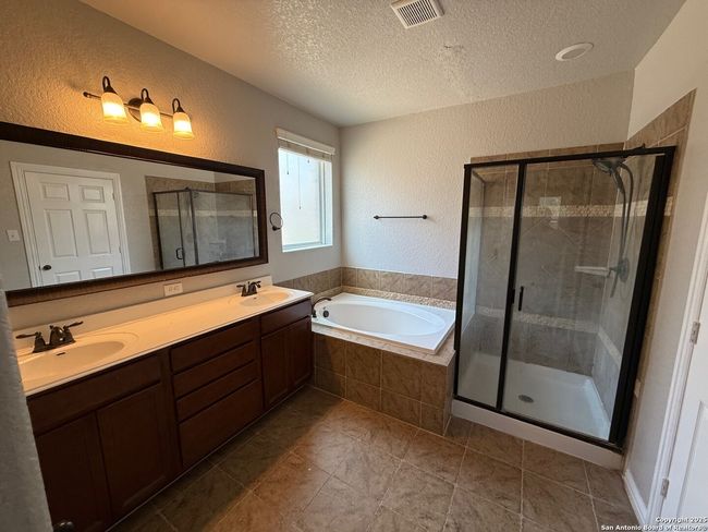 10717 Barnsford Ln, House other with 4 bedrooms, 4 bathrooms and null parking in Helotes TX | Image 23