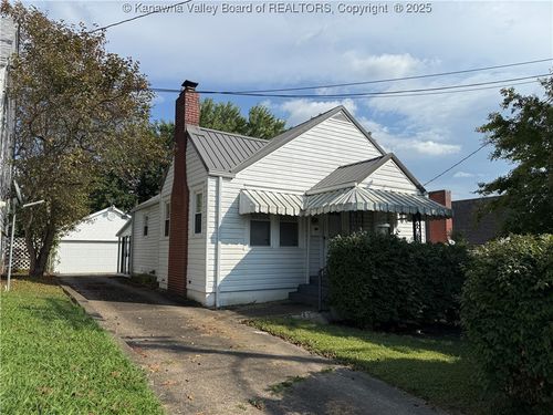 882 Anaconda Ave, Charleston, WV, 25302-3147 | Card Image