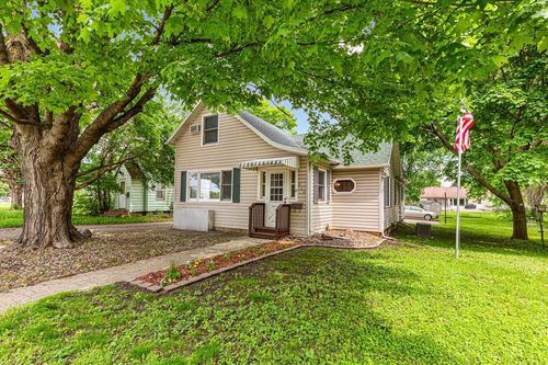 912 State St N, Waseca, MN, 56093-2852 | Card Image