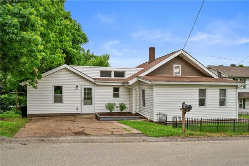 82 E Katherine Ave, Washington, PA, 15301-3965 | Card Image