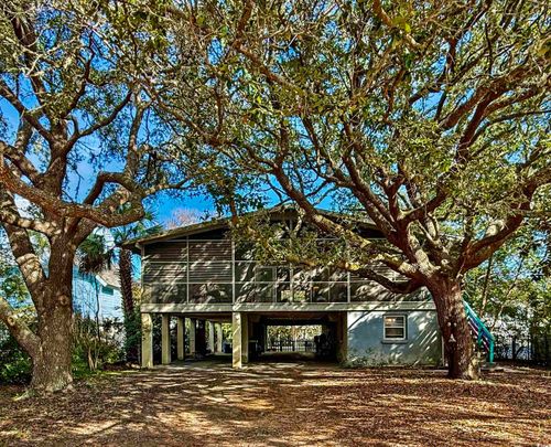 137 Eutaw Ln, Pawleys Island, SC, 29585-7541 | Card Image