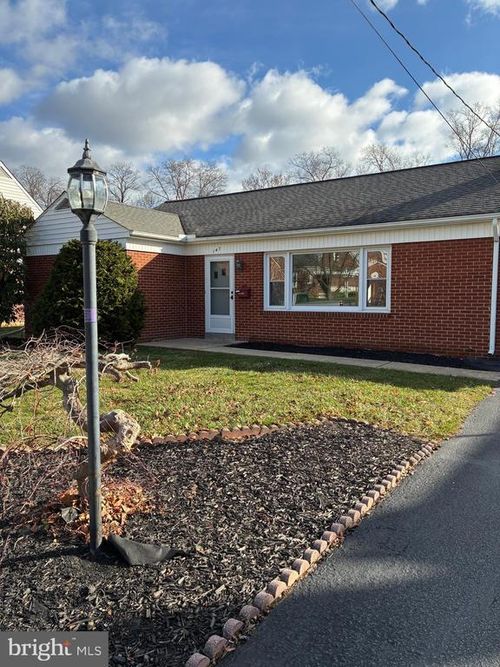 147 Penn Ave, EPHRATA, PA, 17522-1729 | Card Image