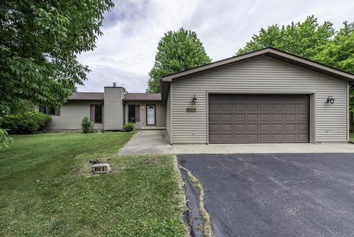 814 E Oak St, Silver Lake, WI, 53170-1617 | Card Image