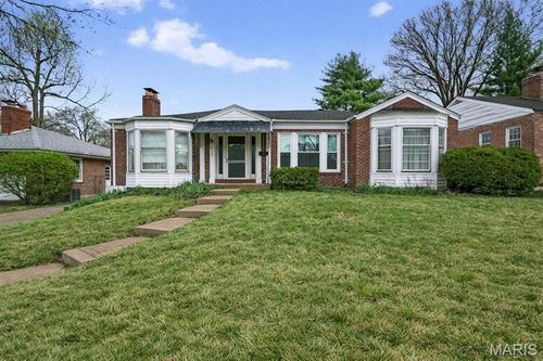8125 Halifax Dr, Clayton, MO, 63105-2414 | Card Image