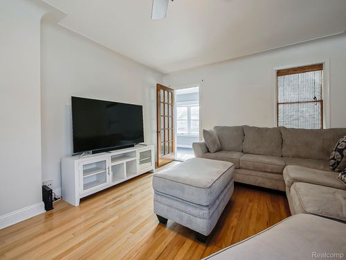 124 Leroy Ave, Clawson, MI, 48017-1287 | Card Image