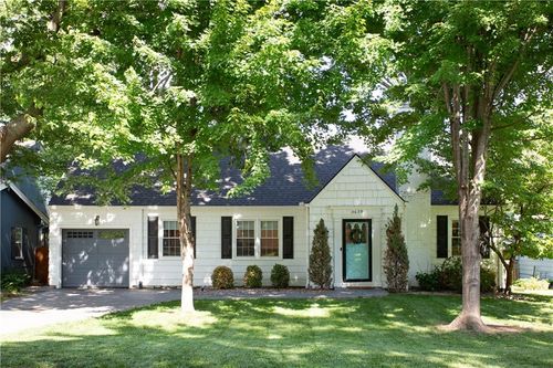 5639 Maple St, Mission, KS, 66202-1937 | Card Image
