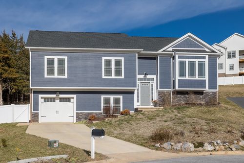 123 Beauregard Dr, STAUNTON, VA, 24401-9064 | Card Image