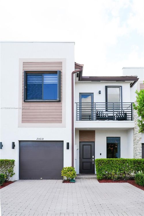 20618 Ne 2nd Ct, Miami, FL, 33179-2992 | Card Image