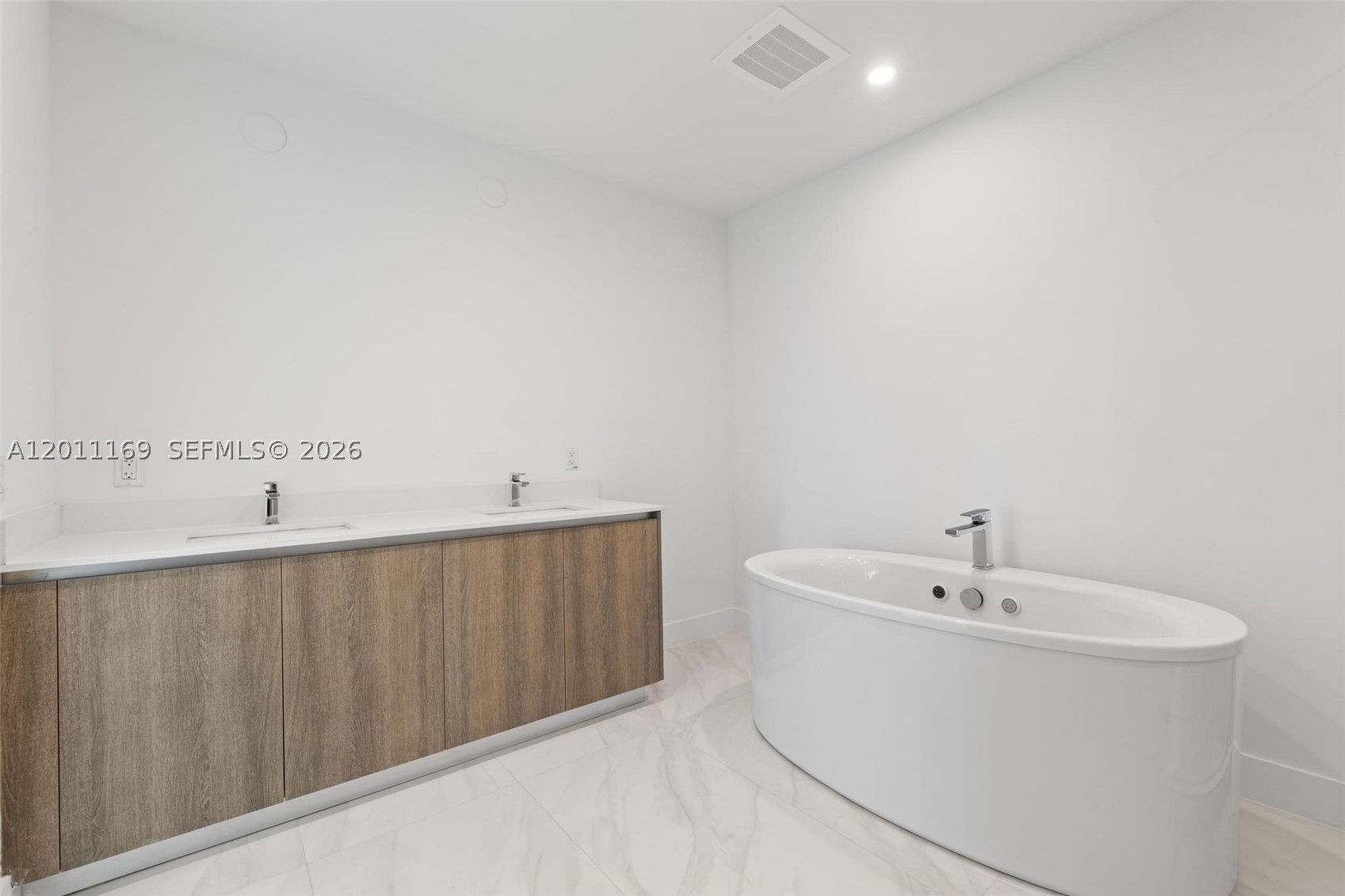 Residential in Sunny Isles Beach 4